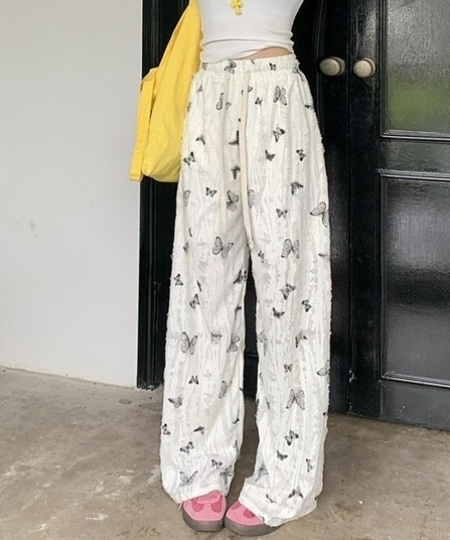 Achic(アシック)の「フリンジ蝶々柄セミワイドパンツ(その他パンツ・レディース・ブラック/ピンク/アイボリー・M)」の19枚目の写真