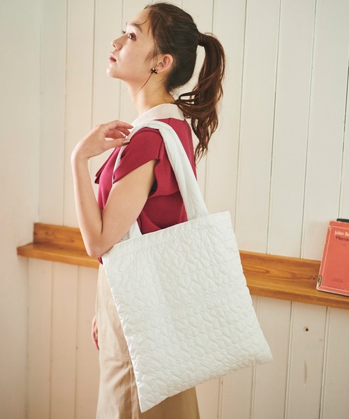 31 Sons de mode（トランテアン　ソン　ドゥ　モード）の「ロゴ刺繍ハートキルティングトートバッグ（トートバッグ・レディース・ホワイト/ブラック/サックスブルー・フリー）」の11枚目の写真