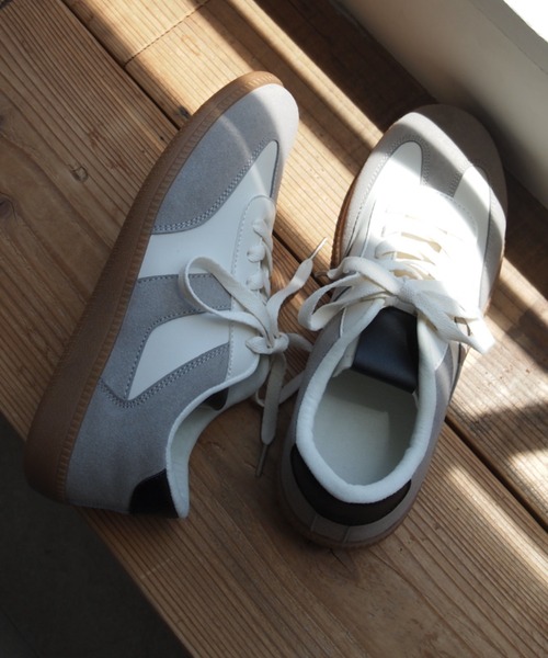 VIVIAN（ヴィヴィアン）の「メンズ レディース ローテク異素材レースアップスニーカー（スニーカー・レディース・アイボリー/シルバー/ブラック/ベージュ/ナチュラル/シルバー系その他/クリアブラック/ベージュ系その他3/ブラウン系その他6/サンドベージュ/ホワイト系その他4・41/39/37/35/45/43）」の2枚目の写真