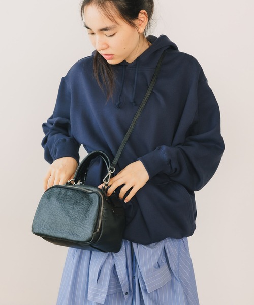 AULENTTI（オウレンティ）の「AULENTTI/オウレンティ ショルダーバッグ（ショルダーバッグ・レディース・ブルー/ブラック・FREE）」の2枚目の写真