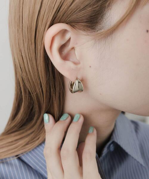 SMELLY（スメリー）の「メタルワンタッチピアス（ピアス（両耳用）・レディース・シルバー/ゴールド・-）」の2枚目の写真