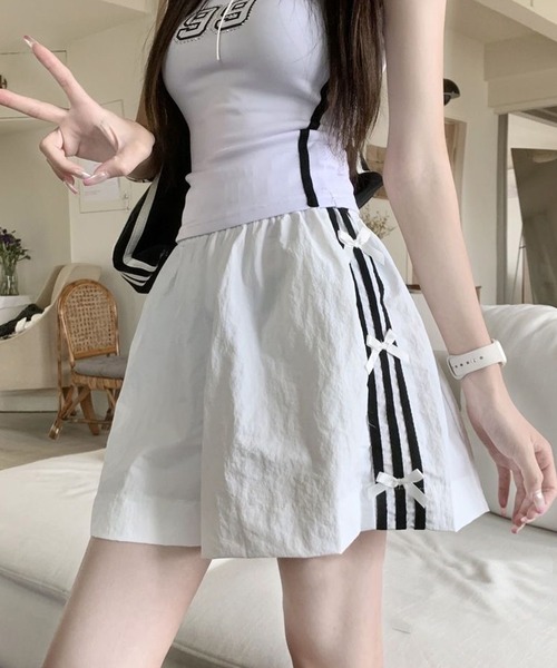 shopnikoniko（ショップニコニコ）の「サイドラインリボン ナイロン ショートパンツ ラインパンツ（その他パンツ・レディース・ホワイト/ブラック・フリー）」の2枚目の写真