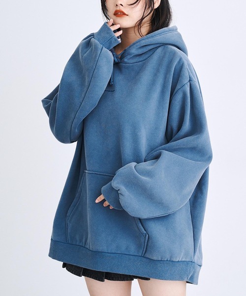 17HR（セブンティーンアワーズ）の「【ユニセックス】オーバーサイズピグメントパーカー（パーカー・レディース・ブルー/ブラック・FREE）」の2枚目の写真