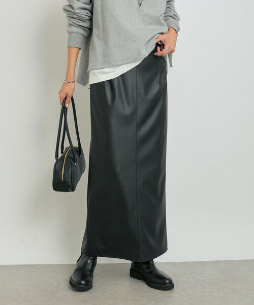 RIVE DROITE（リヴドロワ）の「【ストレッチ性抜群】レザーライクタイトスカート（スカート・レディース・ブラック/ライトベージュ・38/36）」の2枚目の写真