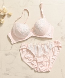 Honeys（ハニーズ）の「ノンワイヤーブラセット（ブラ&ショーツ）」