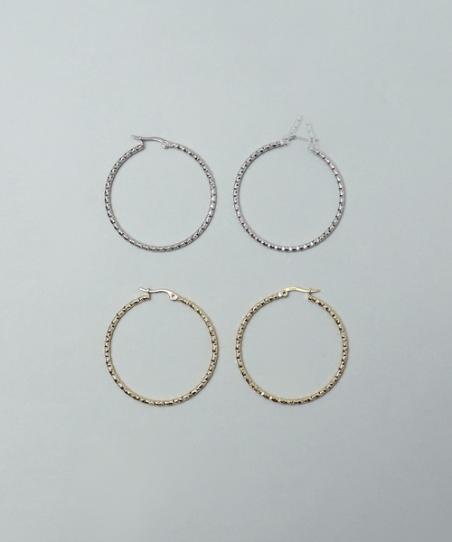 ieLS（イエルズ）の「金属アレルギー対応 「ieLS」ステンレス　カッティングフープピアス（ピアス（両耳用）・レディース・シルバー/ゴールド・ONE SIZE）」の2枚目の写真