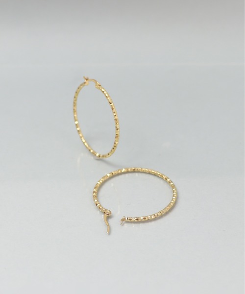 ieLS（イエルズ）の「金属アレルギー対応 「ieLS」ステンレス　カッティングフープピアス（ピアス（両耳用）・レディース・シルバー/ゴールド・ONE SIZE）」の5枚目の写真