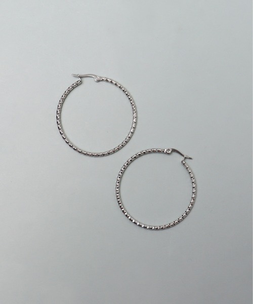 ieLS（イエルズ）の「金属アレルギー対応 「ieLS」ステンレス　カッティングフープピアス（ピアス（両耳用）・レディース・シルバー/ゴールド・ONE SIZE）」の7枚目の写真