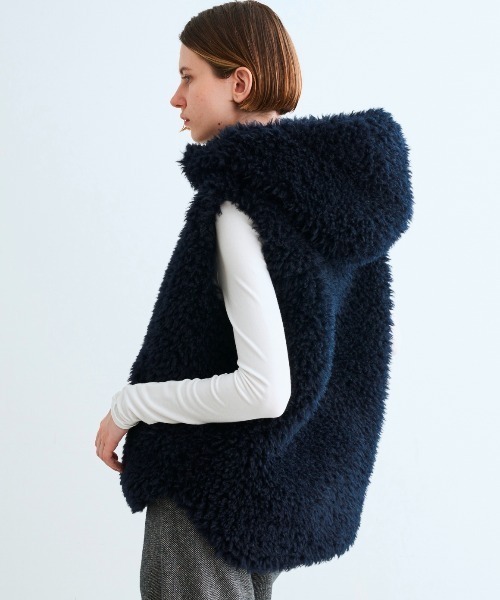 スリードッツ　リバーシブルベスト three dots（スリードッツ）の「エコペルファー リバーシブル