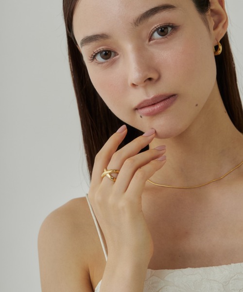 ciite' surgical stainless(シーテサージカルステンレス)の「【 金属アレルギー対応 】 ビッグクロスリング サージカルステンレス (リング・レディース・シルバー/ゴールド・13号/11号)」の3枚目の写真