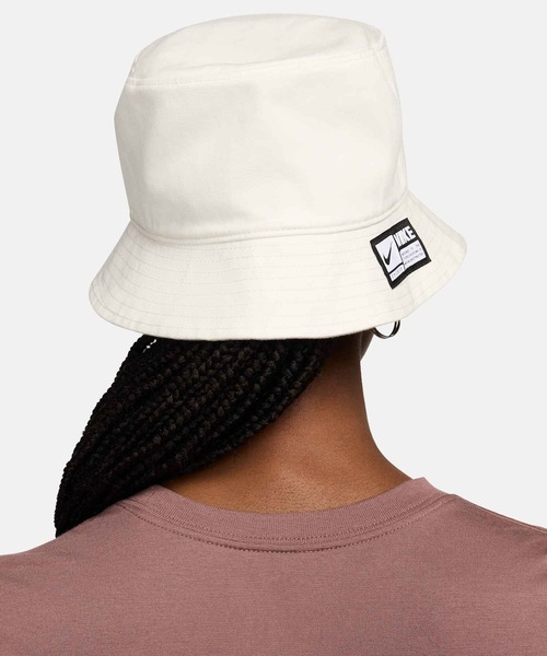 NIKE(ナイキ)の「ナイキ エイペックス リバーシブル バケットハット/ Nike Apex Reversible Bucket Hat FQ6846-133 Sail(ハット・メンズ・クリーム・M/S/L)」の3枚目の写真