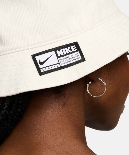 NIKE(ナイキ)の「ナイキ エイペックス リバーシブル バケットハット/ Nike Apex Reversible Bucket Hat FQ6846-133 Sail(ハット・メンズ・クリーム・M/S/L)」の6枚目の写真