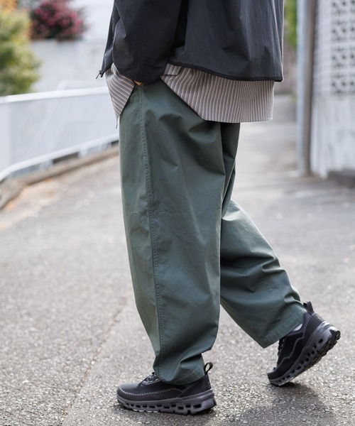 niko and...（ニコアンド）の「ワンタックバレルレッグチノ（チノパンツ・メンズ・ベージュ/ブラック/ダークブルー・MEDIUM/LARGE）」の3枚目の写真