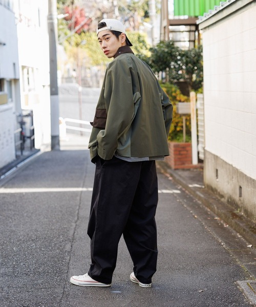 niko and...（ニコアンド）の「ワンタックバレルレッグチノ（チノパンツ・メンズ・ベージュ/ブラック/ダークブルー・MEDIUM/LARGE）」の8枚目の写真