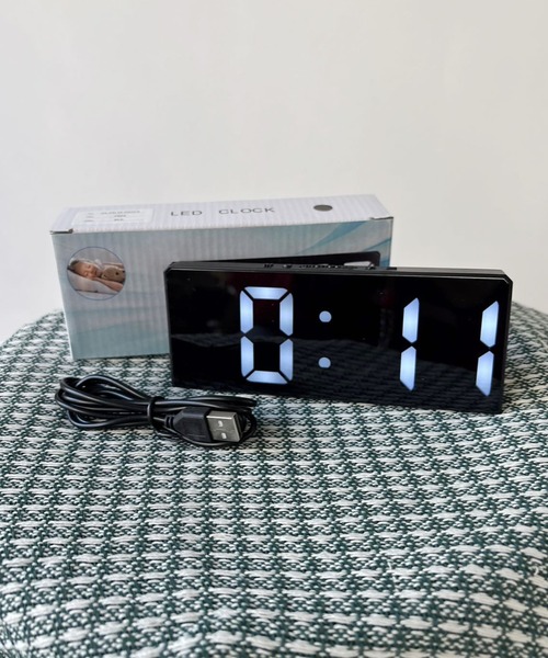 Port（ポート）の「【 Port / ポート 】 デジタル 置き時計 / LED 目覚まし時計 温度計付き #_（置時計・レディース・ホワイト/ブラック・FREE）」の8枚目の写真