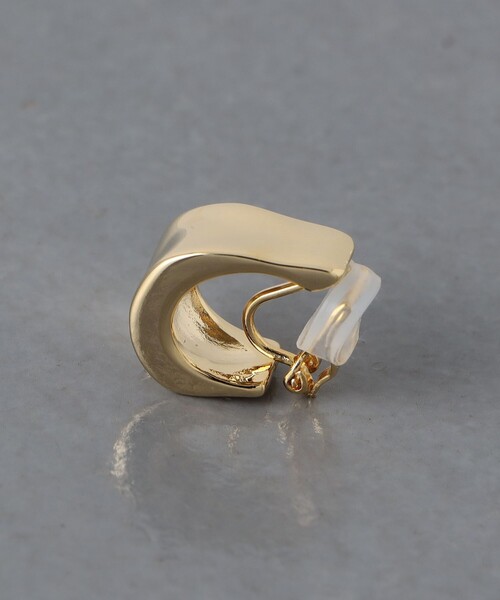 UNITED ARROWS（ユナイテッドアローズ）の「Jシェイプ イヤリング（イヤリング・レディース・シルバー/ゴールド・FREE）」の7枚目の写真