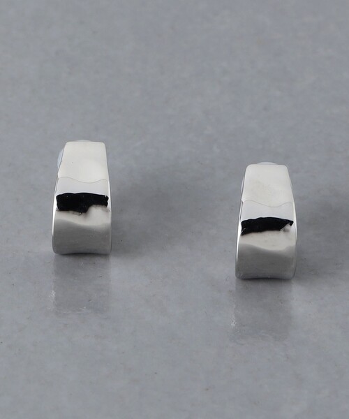 UNITED ARROWS（ユナイテッドアローズ）の「Jシェイプ イヤリング（イヤリング・レディース・シルバー/ゴールド・FREE）」の10枚目の写真