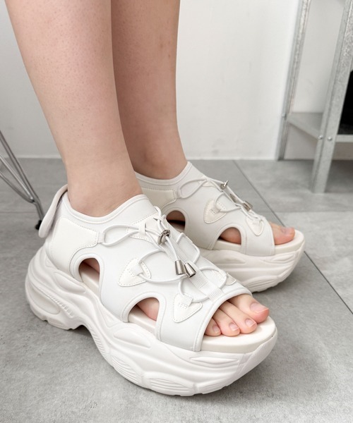 WEGO(ウィゴー)の「WEGO/クリアライトソールレースアップサンダル(サンダル・レディース・ブラック/ライトピンク/ホワイト/サックスブルー/グレー・SMALL/X-LARGE/LARGE/MEDIUM)」の2枚目の写真