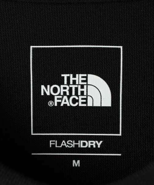THE NORTH FACE（ザノースフェイス）の「＜THE NORTH FACE＞ロングスリーブ スモール ボックス ロゴ Tシャツ（Tシャツ/カットソー・メンズ・オフホワイト/ブラック・S/M/L/XL）」の19枚目の写真