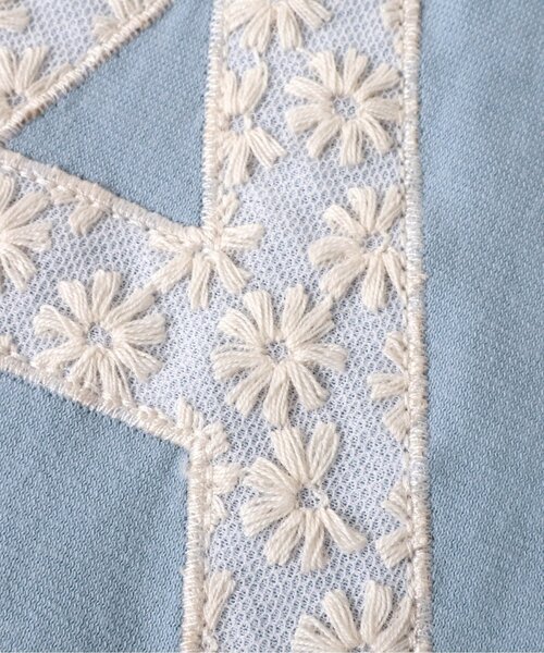 Seraph(セラフ)の「【ジュニア対応】レースアップリケロゴ半袖Tシャツ(Tシャツ/カットソー・キッズ・チャコール/オフホワイト/サックスブルー・80/90/100/110/120/130/140)」の4枚目の写真