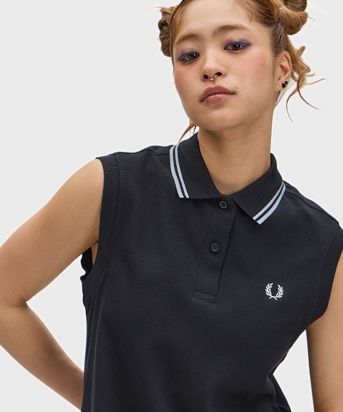 FRED PERRY（フレッドペリー）の「先行予約受付中／The Sleeveless Fred Perry Dress／フレッドペリーノースリーブポロシャツワンピース（ワンピース・レディース・ホワイト/ブラック・8/10）」の5枚目の写真