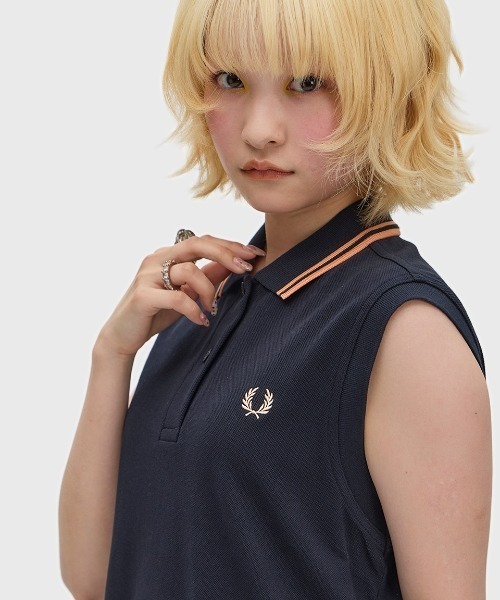 FRED PERRY（フレッドペリー）の「先行予約受付中／The Sleeveless Fred Perry Dress／フレッドペリーノースリーブポロシャツワンピース（ワンピース・レディース・ホワイト/ブラック・8/10）」の10枚目の写真