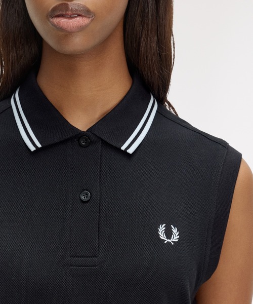 FRED PERRY(フレッドペリー)の「The Sleeveless Fred Perry Dress/フレッドペリーノースリーブポロシャツワンピース(ワンピース・レディース・ホワイト/ブラック/ネイビー/ブラック系その他・8/10)」の18枚目の写真