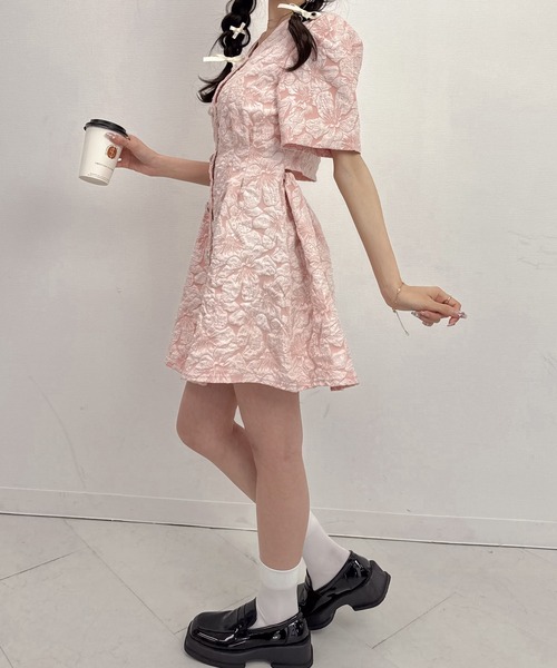 Mejoul（メジュール）の「バックオープン フラワージャガード パールボタン ミニワンピース（ワンピース・レディース・ブラック/ホワイト/ピンク・M/L）」の17枚目の写真