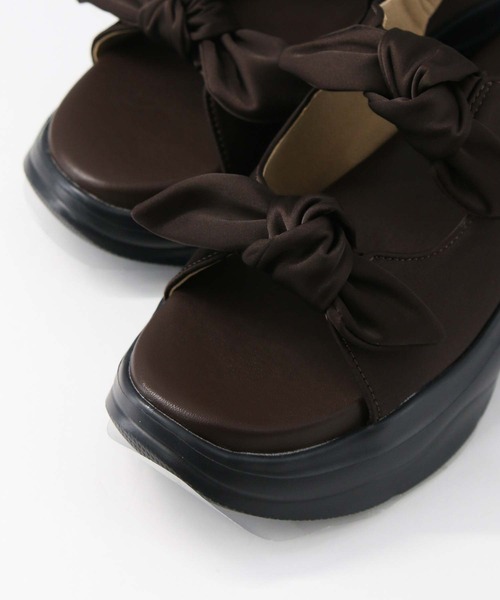 Gready Brilliant（グレディブリリアン）の「リボンサテンサンダル（サンダル・レディース・ブラック/ブラウン・36/37/38）」の8枚目の写真