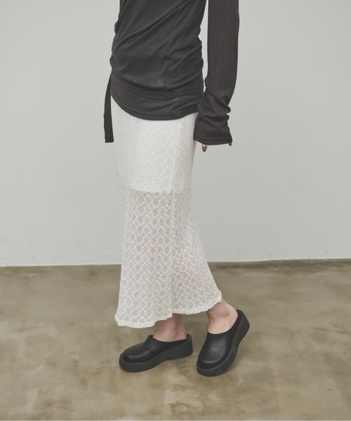 Lutim by u（ルチバイユー）の「Nuanced Lace Tight Flare Skirt / ニュアンスレースタイトフレアスカート（スカート・レディース・ホワイト/ブラック/ナチュラル・FREE）」の2枚目の写真