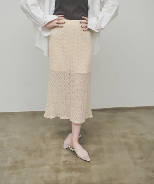Lutim by u（ルチバイユー）の「Nuanced Lace Tight Flare Skirt / ニュアンスレースタイトフレアスカート（スカート・レディース・ホワイト/ブラック/ナチュラル・FREE）」の8枚目の写真