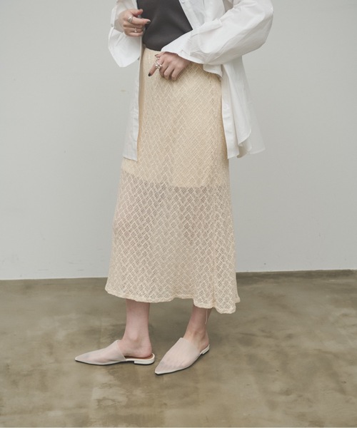 Lutim by u（ルチバイユー）の「Nuanced Lace Tight Flare Skirt / ニュアンスレースタイトフレアスカート（スカート・レディース・ホワイト/ブラック/ナチュラル・FREE）」の4枚目の写真