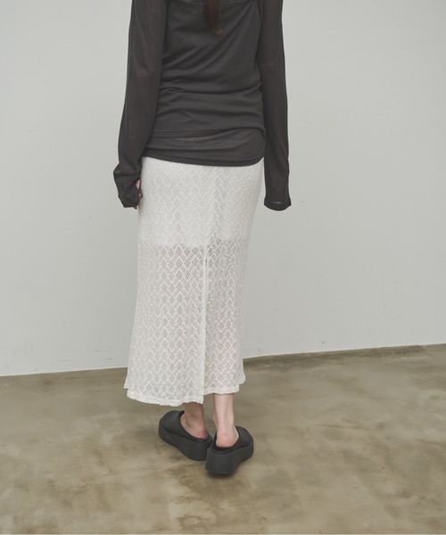 Lutim by u（ルチバイユー）の「Nuanced Lace Tight Flare Skirt / ニュアンスレースタイトフレアスカート（スカート・レディース・ホワイト/ブラック/ナチュラル・FREE）」の16枚目の写真