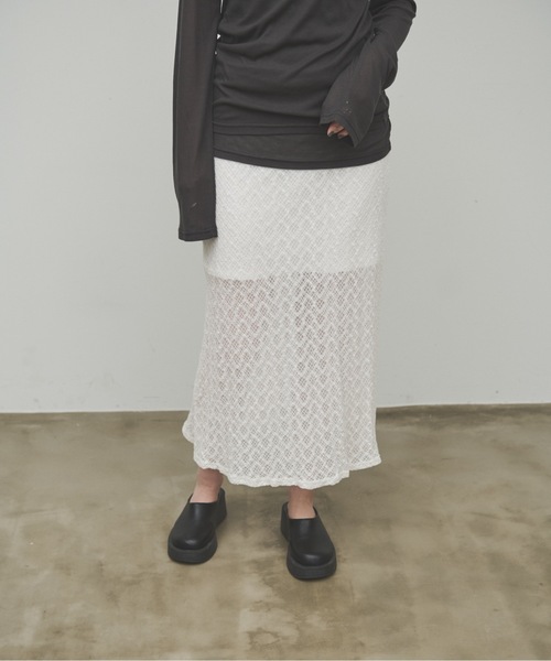 Lutim by u（ルチバイユー）の「Nuanced Lace Tight Flare Skirt / ニュアンスレースタイトフレアスカート（スカート・レディース・ホワイト/ブラック/ナチュラル・FREE）」の17枚目の写真