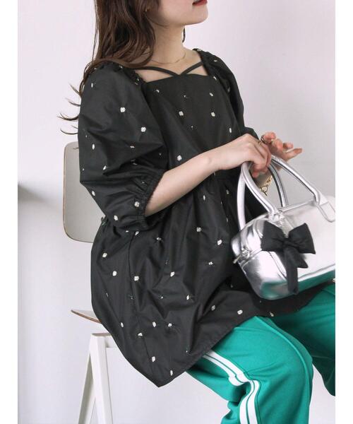 ehka sopo（エヘカソポ）の「花刺繍スクエアネックブラウス（シャツ/ブラウス・レディース・イエロー/オフホワイト/ブラック・F）」の3枚目の写真