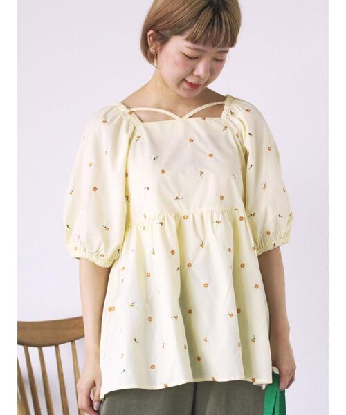 ehka sopo（エヘカソポ）の「花刺繍スクエアネックブラウス（シャツ/ブラウス・レディース・イエロー/オフホワイト/ブラック・F）」の4枚目の写真