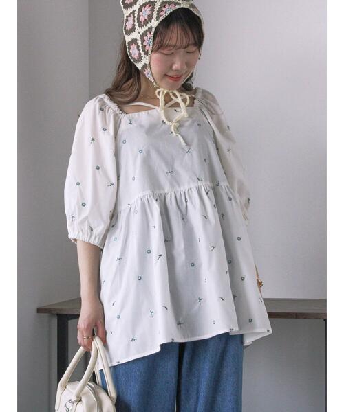 ehka sopo（エヘカソポ）の「花刺繍スクエアネックブラウス（シャツ/ブラウス・レディース・イエロー/オフホワイト/ブラック・F）」の5枚目の写真