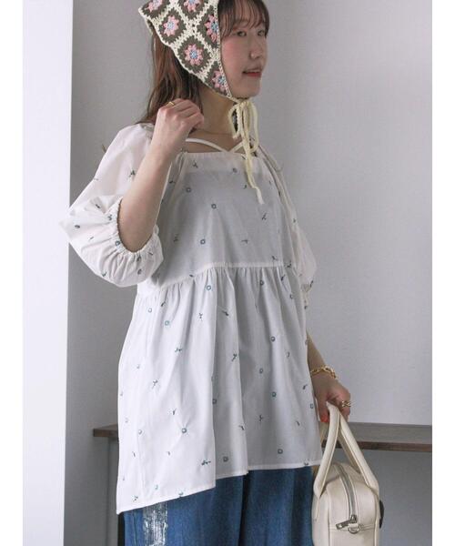 ehka sopo（エヘカソポ）の「花刺繍スクエアネックブラウス（シャツ/ブラウス・レディース・イエロー/オフホワイト/ブラック・F）」の6枚目の写真