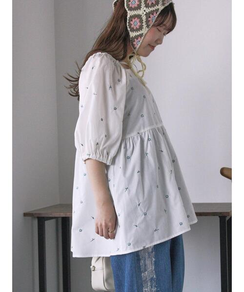 ehka sopo（エヘカソポ）の「花刺繍スクエアネックブラウス（シャツ/ブラウス・レディース・イエロー/オフホワイト/ブラック・F）」の7枚目の写真