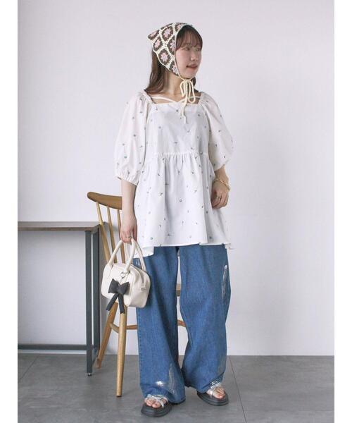 ehka sopo（エヘカソポ）の「花刺繍スクエアネックブラウス（シャツ/ブラウス・レディース・イエロー/オフホワイト/ブラック・F）」の9枚目の写真