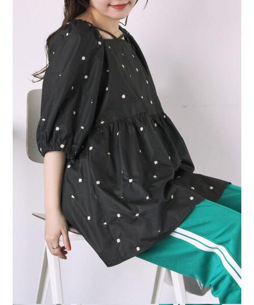 ehka sopo（エヘカソポ）の「花刺繍スクエアネックブラウス（シャツ/ブラウス・レディース・イエロー/オフホワイト/ブラック・F）」の14枚目の写真