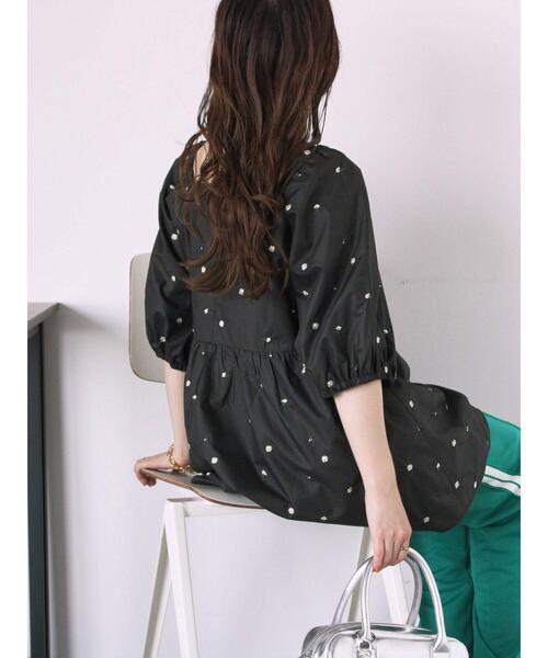 ehka sopo（エヘカソポ）の「花刺繍スクエアネックブラウス（シャツ/ブラウス・レディース・イエロー/オフホワイト/ブラック・F）」の16枚目の写真