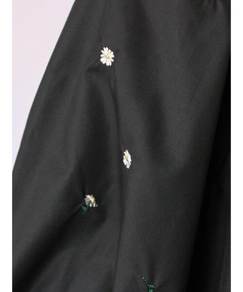 ehka sopo（エヘカソポ）の「花刺繍スクエアネックブラウス（シャツ/ブラウス・レディース・イエロー/オフホワイト/ブラック・F）」の21枚目の写真