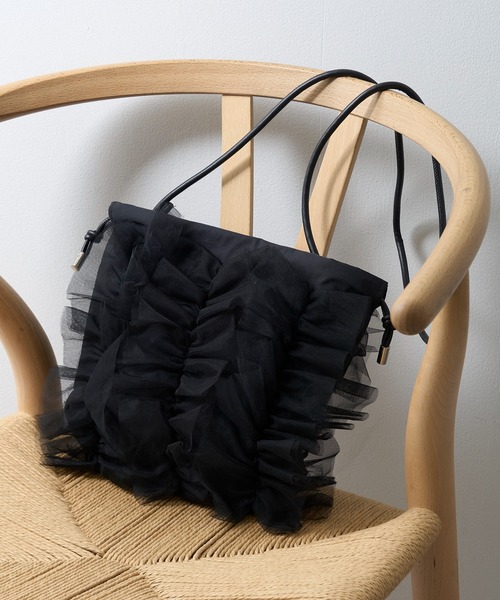 MIAN (ミアン)の「【MIAN】2wayボリュームチュールフリル ドロスト巾着バッグ ショルダーバッグ 結婚式 二次会 オケージョン / 2251-299-1(ショルダーバッグ・レディース・ブラック/ピンク/ブルー/グレー・FREE)」の2枚目の写真