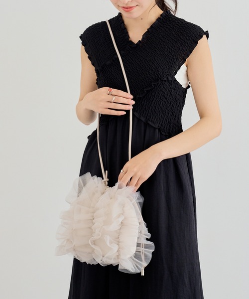 MIAN (ミアン)の「【MIAN】2wayボリュームチュールフリル ドロスト巾着バッグ ショルダーバッグ 結婚式 二次会 オケージョン / 2251-299-1(ショルダーバッグ・レディース・ブラック/ピンク/ブルー/グレー・FREE)」の14枚目の写真