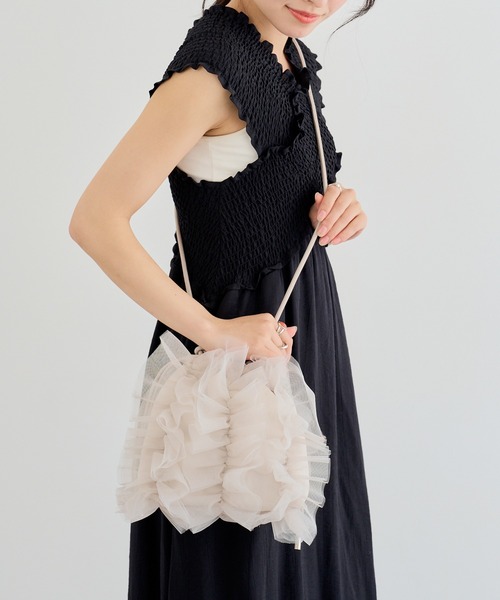 MIAN (ミアン)の「【MIAN】2wayボリュームチュールフリル ドロスト巾着バッグ ショルダーバッグ 結婚式 二次会 オケージョン / 2251-299-1(ショルダーバッグ・レディース・ブラック/ピンク/ブルー/グレー・FREE)」の13枚目の写真