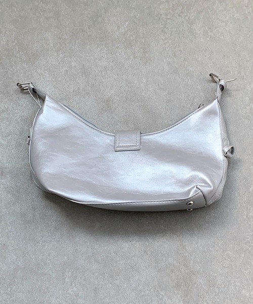 lilful(リルフル)の「スタッズ ベルト ハーフムーンショルダーバッグ 2WAY(ショルダーバッグ・レディース・シルバー/ブラック・F)」の15枚目の写真