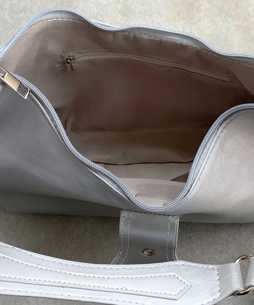 lilful(リルフル)の「スタッズ ベルト ハーフムーンショルダーバッグ 2WAY(ショルダーバッグ・レディース・シルバー/ブラック・F)」の21枚目の写真