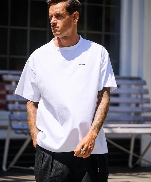 THEOREM(セオレム)の「mt9796- Embroidered Tee Tシャツ(Tシャツ/カットソー・メンズ・ブラック/ダークネイビー/ホワイト・L/XL/M)」の2枚目の写真