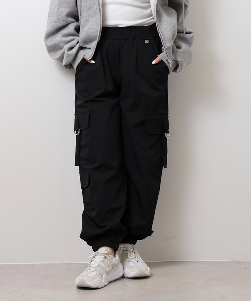 DIMENSIONE danza(ディメンシオーネ ダンツァ)の「ナイロンカーゴパンツ(カーゴパンツ・レディース・ブラック・X-SMALL/MEDIUM/SMALL)」の1枚目の写真